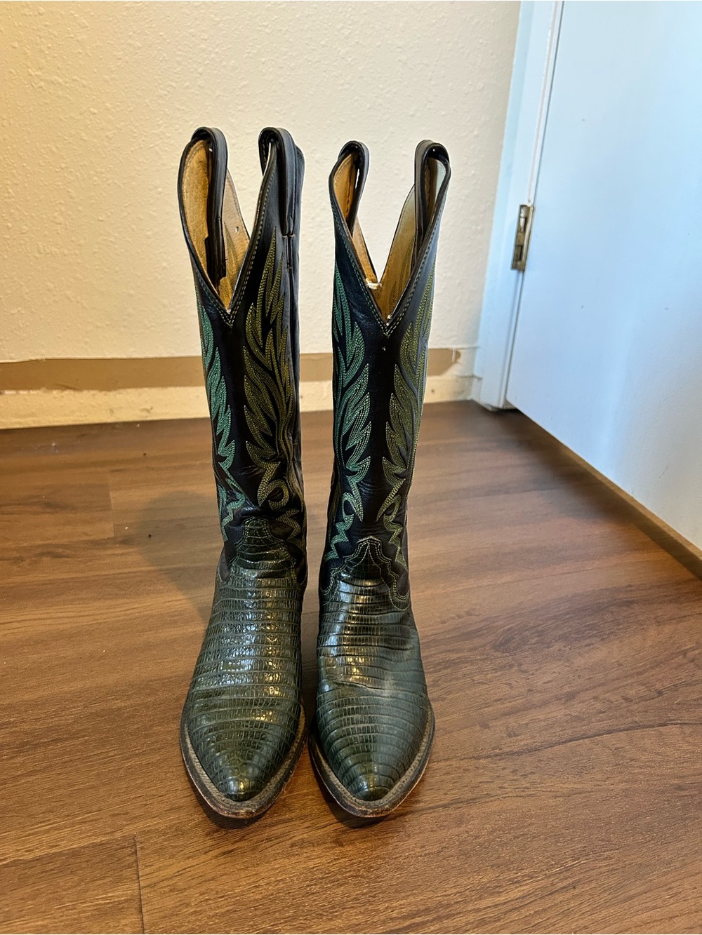 Women’s Black & Green Western Cowboy Boots